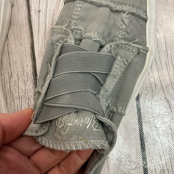 Blowfish Gray Distressed Canvas Sneakers - Picture 4 of 11